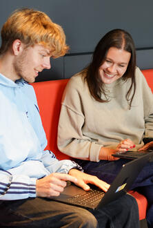 Unser Kollege Felix und unsere Kollegin Izzy