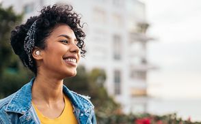 4 Mikrofone für Anrufe mit klarem Sound