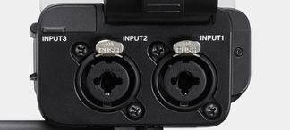 Zwei Full-Size-XLR-Anschlüsse