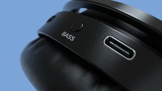 29 Stunden Wiedergabezeit. Aufladung über USB-C.