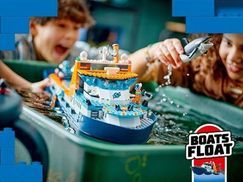 Schwimmt auf dem Wasser!