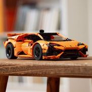 Ein Geschenk für junge Autospielzeug-Fans