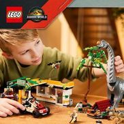 Action mit Titanosaurus und Velociraptor