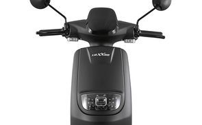 Leistungsstarker Roller mit Elektromotor