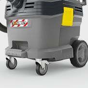 Robuster Behälter mit Bumper und Metalllenkrollen.