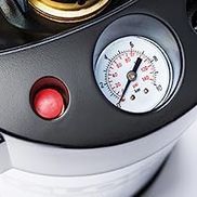 Zeigermanometer und Sicherheitsventil
