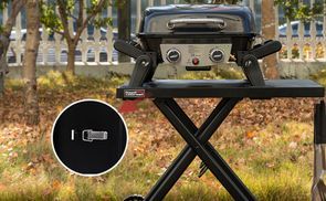 Schnall unter dem Grilltisch