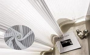 Halbtransparente Vorhänge—Licht und Schattenmeister.