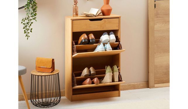 Massiver Schuhkipper im natürlichen Landhausstil