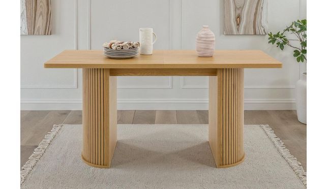 Moderner Esstisch mit Design Details