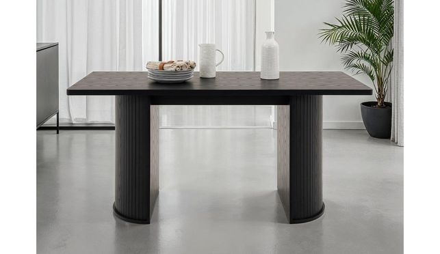 Moderner Esstisch mit Design Details