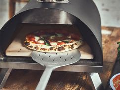 Anheben und Wenden mit deinem Pizzawender