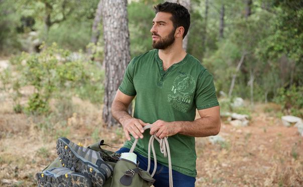 Expedition im Kleiderschrank: Entdecken Sie das T Shirt GODBERT für unvergessliche Abenteuer!