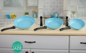 Pfannenset mit 2 Glasdeckeln zum Abstellen.