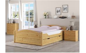 Bett aus Kiefernholz