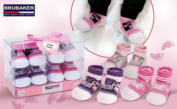 Babysocken in Geschenkverpackung mit Schleife 