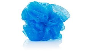 Auch der handliche Bade Schwamm ist blau