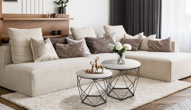 Hochwertiger Metalltisch mit modernem Design