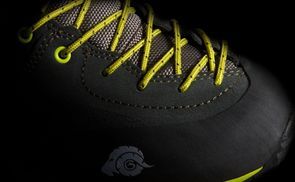 Geringes Gewicht von nur 490g (ein Schuh Размер EU 42)