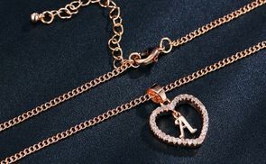 Charismatischer Schmuck mit persönlicher Botschaft