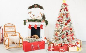 Weihnachtsbaum beliebig dekorieren