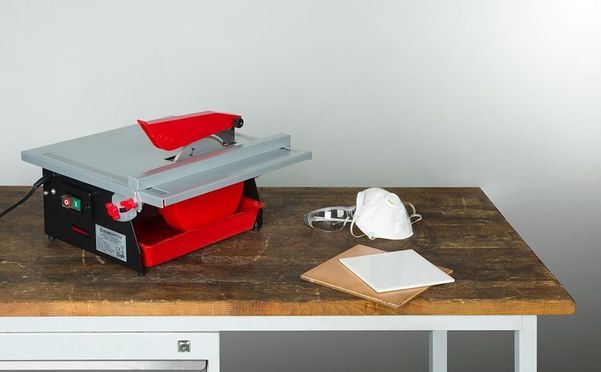 Die EBERTH Fliesenschneidemaschine.