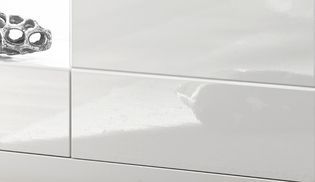 Glänzende Front