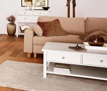 Couchtisch mit durchdachtem Landhaus-Design
