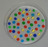 Tropfenbilder und Farbmischungen