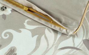 Goldfarbener Reißverschluss