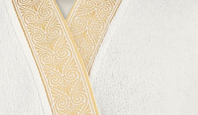 Luxus Bademantel mit Kimono Kragen und exzellentem Tragekomfort für höchste Ansprüche