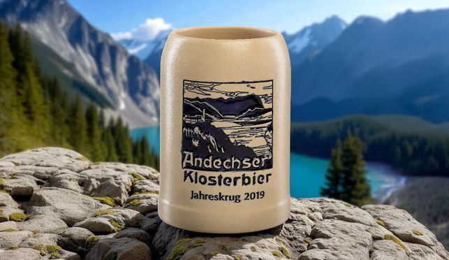 Andechs Jahreskrug 2019 – Sammlerstück aus Steinzeug mit traditionellem Motiv