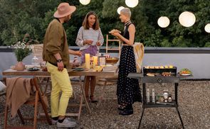 Grillparty mit Familie und Freunden