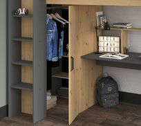 Kindgerechter Kleiderschrank