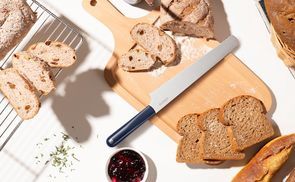BROTMESSER: SCHARF UND KRÜMELFREI