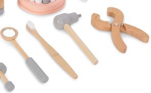 Werkzeuge mit Holzgriffen für sicheren Spielspaß