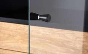 Die Griffe am Glas machen das Öffnen leicht!