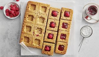 16 perfekte Kuchenwürfel ohne Abmessen
