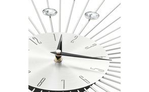 Gut ablesbare Wanduhr für klare Sicht
