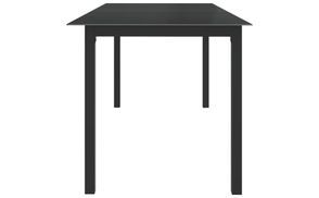 Geräumiger Gartentisch mit stabiler Platte