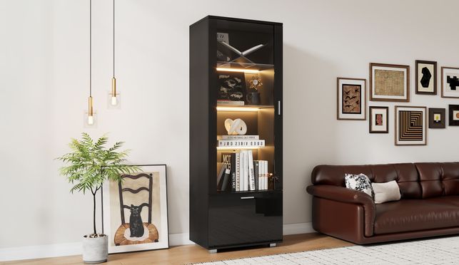 Exquisites Vitrinenschrank: Funktionalität trifft auf Eleganz