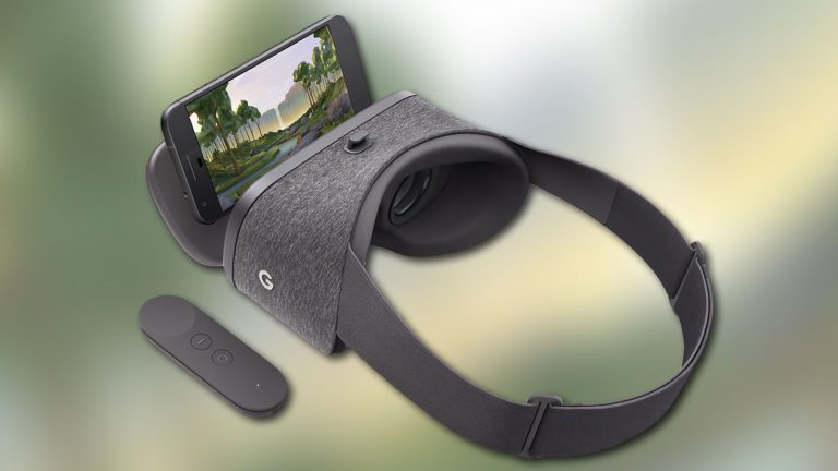 In die Googel Daydream VR-Brille wird ein Smartphone eingesetzt.