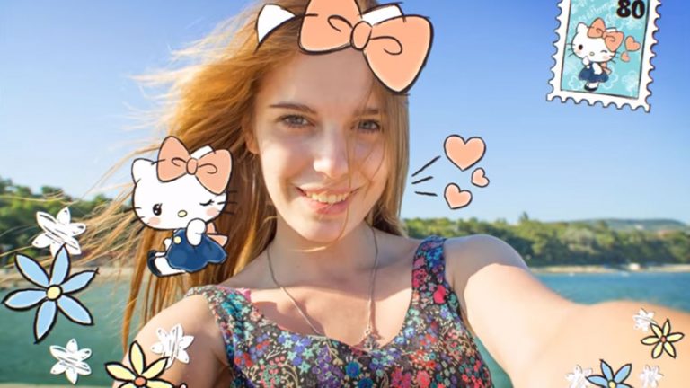 Mit der App Line Camera lassen sich Selfies mit schönen Stickern versehen.