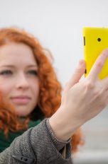 Wer mit WhatsApp chattet, kann jetzt auch Snapchat-Funktionen nutzen.