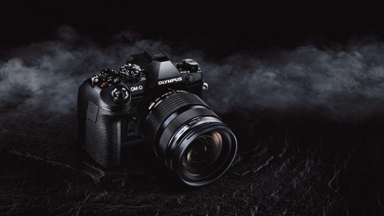 Die Olympus OM-D EM-1 Mark II Systemkamera.