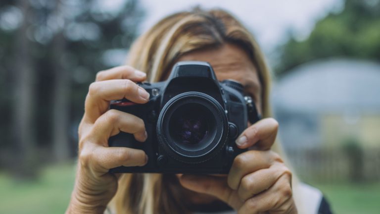 Einsteiger können sich mit fast allen Kameras an die Makrofotografie herantasten.