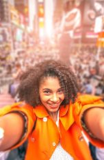 YouTuberin filmt sich selbst auf überfüllten New Yorker Times Square
