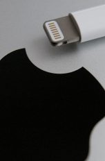 Apple Logo und Lightning Stecker