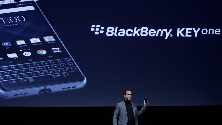 TCL-CEO Nicolas Zibell stellt BlackBerry KEYone bei MWC vor.