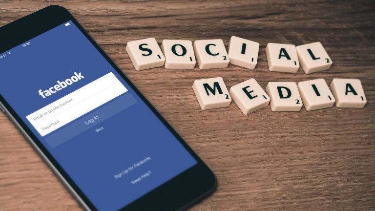 Facebook App auf Smartphone